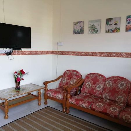 Homestay Ibu Pekan Eksteriør billede