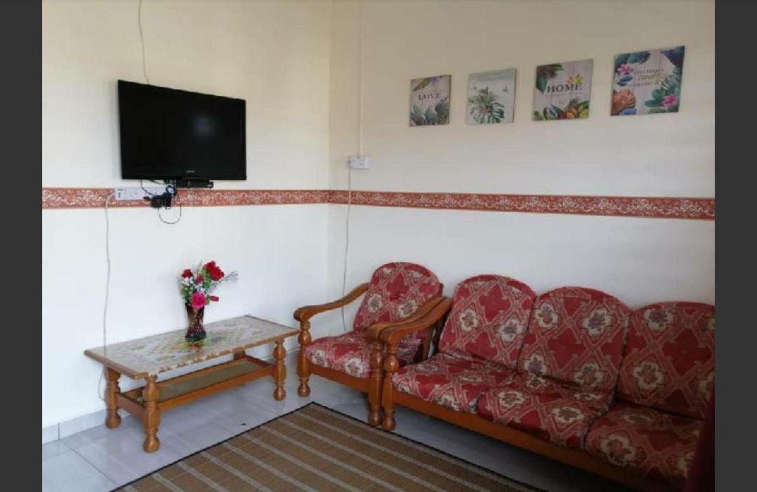 Homestay Ibu Pekan Eksteriør billede
