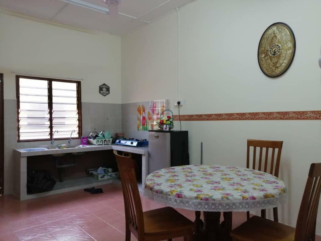 Homestay Ibu Pekan Eksteriør billede