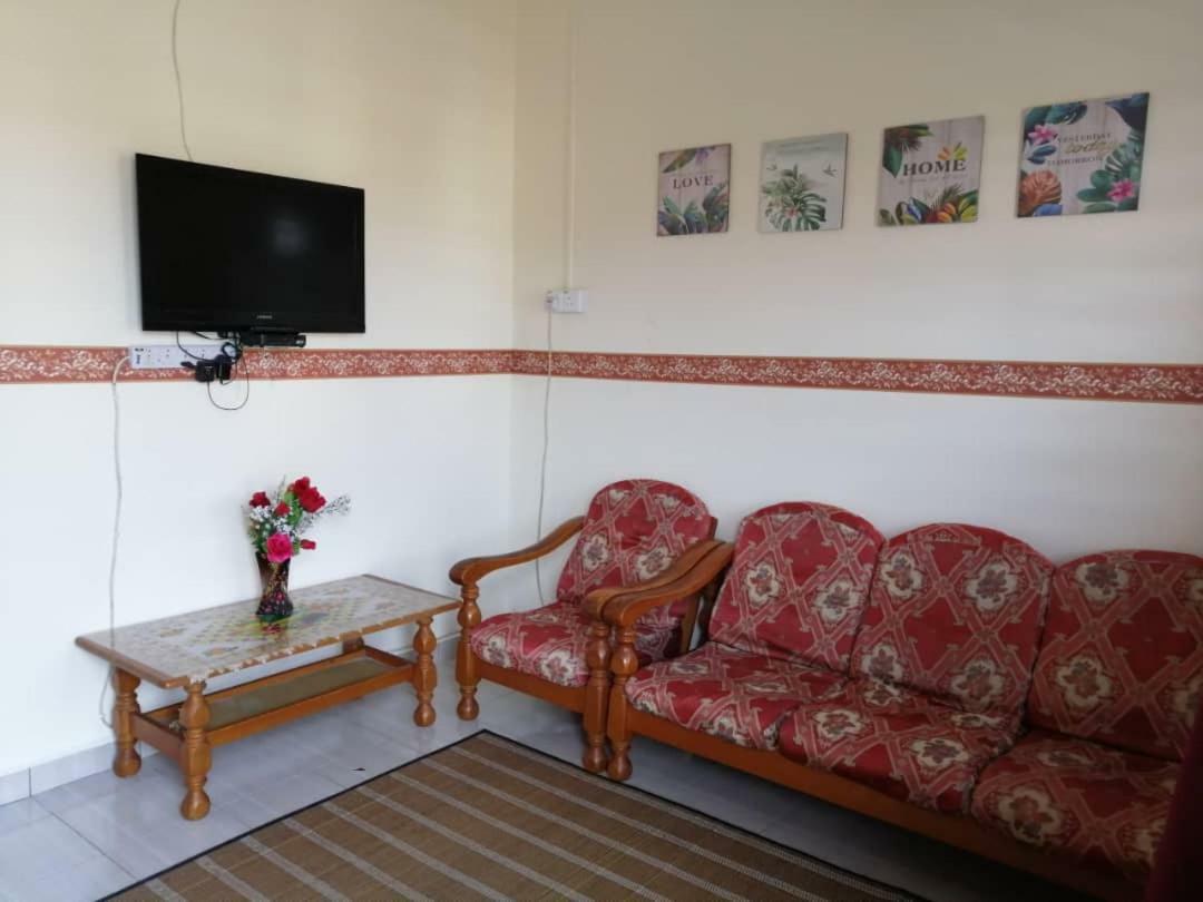 Homestay Ibu Pekan Eksteriør billede